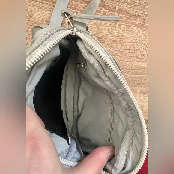 Vooray Sidekick Crossbody Bag - Picture 3 of 3